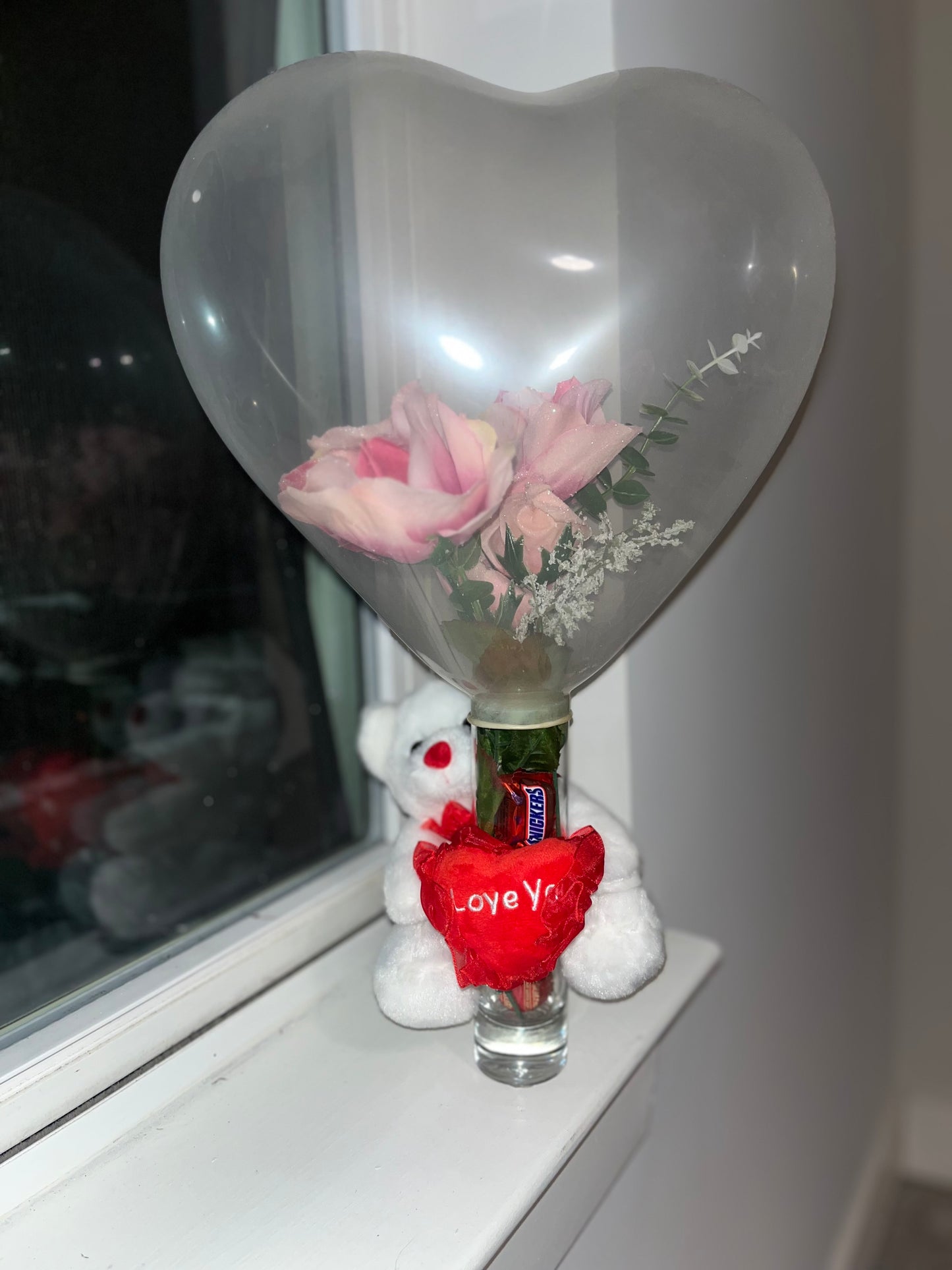 Luxurious forver rose balloon