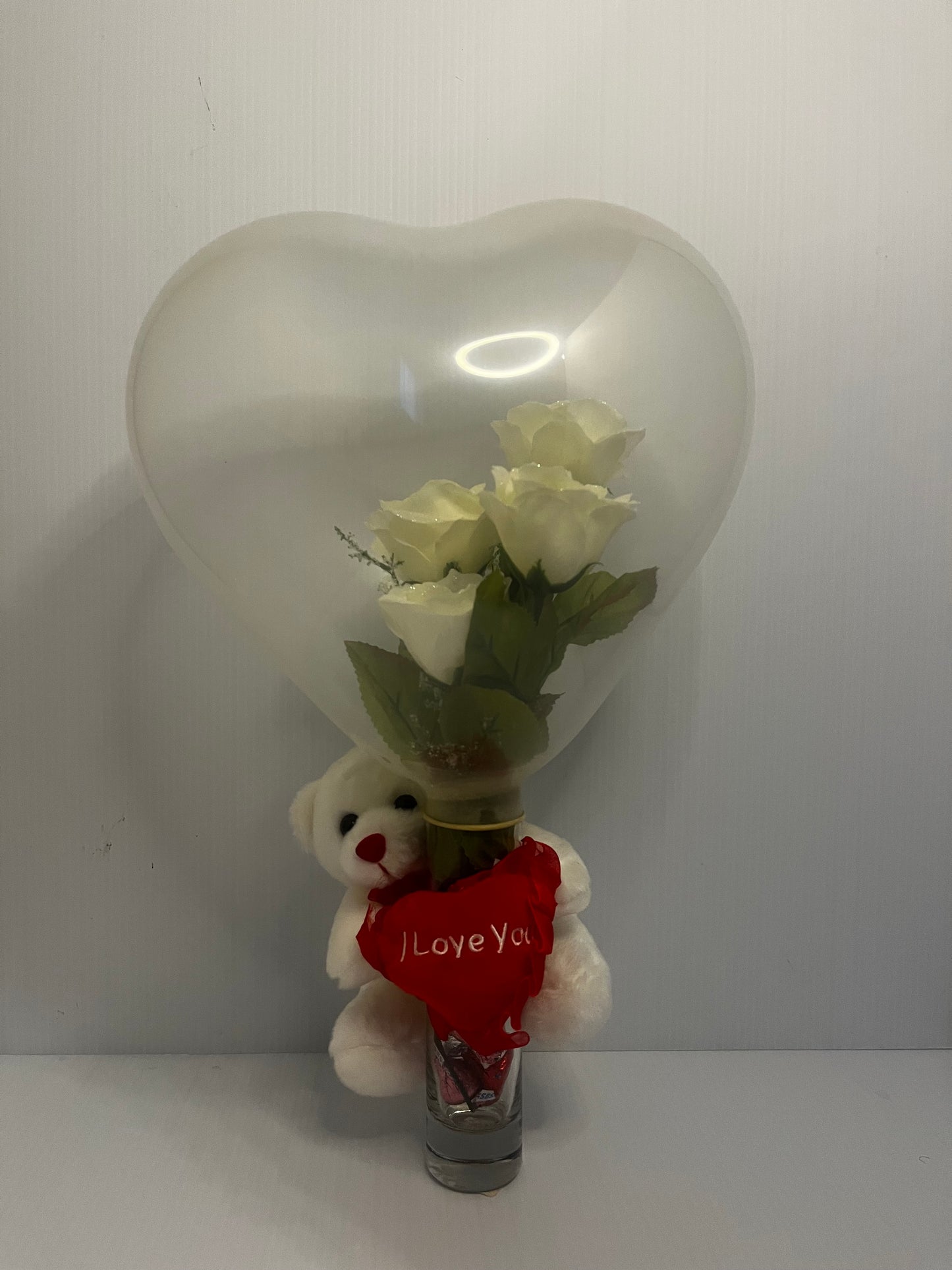 Luxurious forver rose balloon